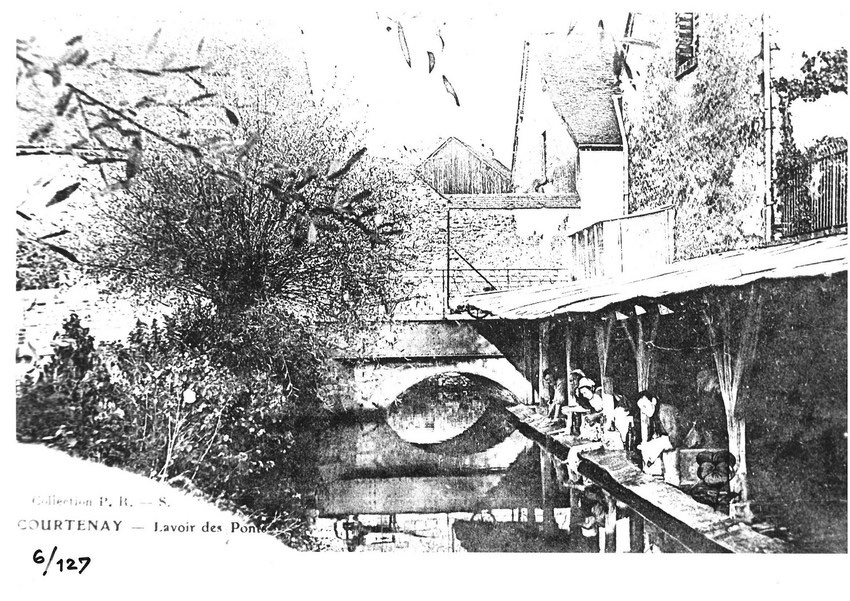 LE LAVOIR RUE DES PONTS