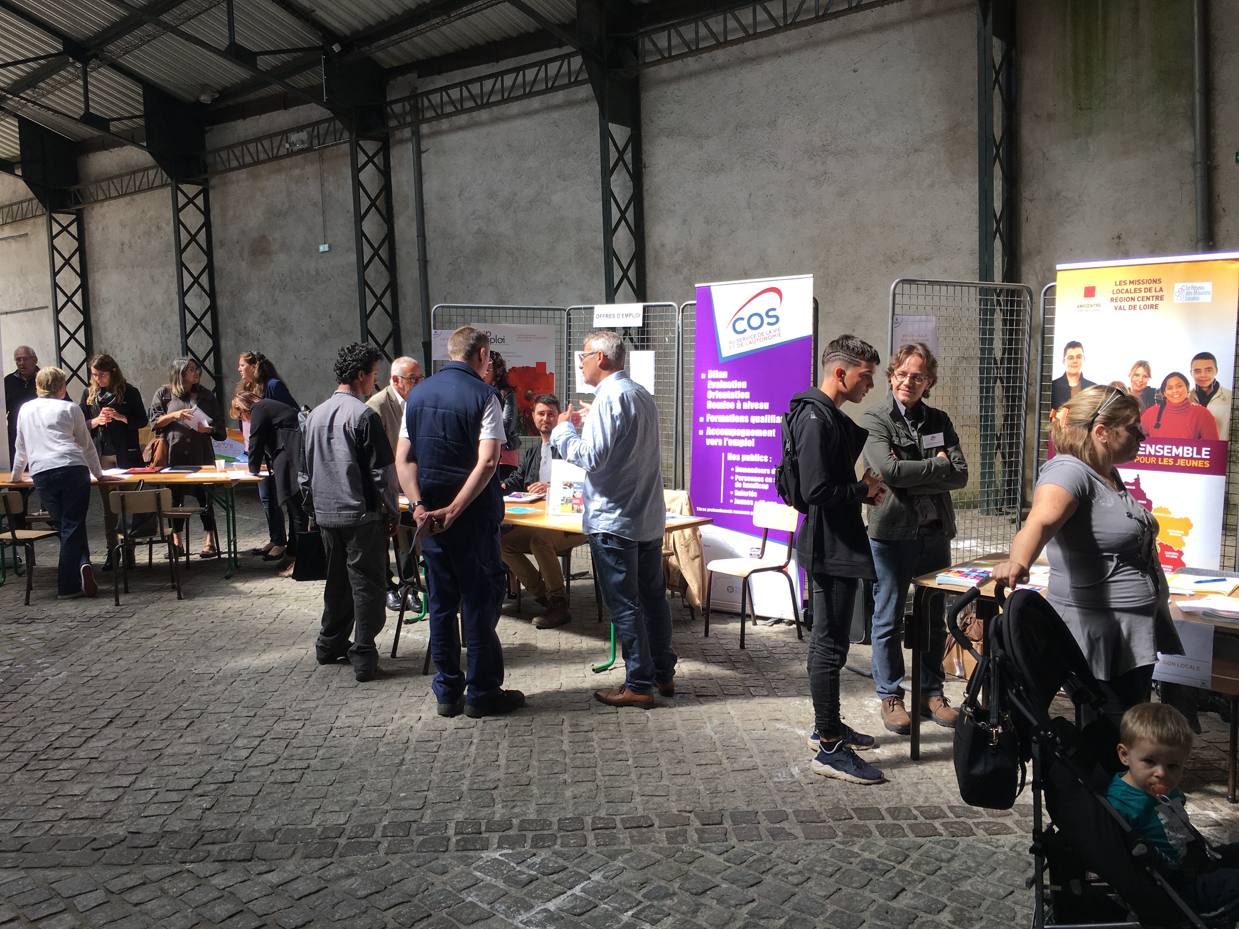 Forum de l'emploi sous la halle 